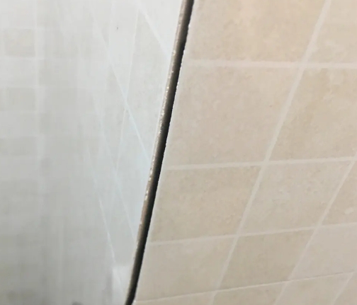 桑日瓷砖空鼓维修公司分享阳台瓷砖脱落的修复过程可以分为以下几个步骤